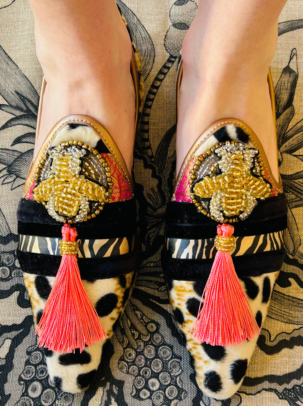 Snow Leo bee & coral tassel