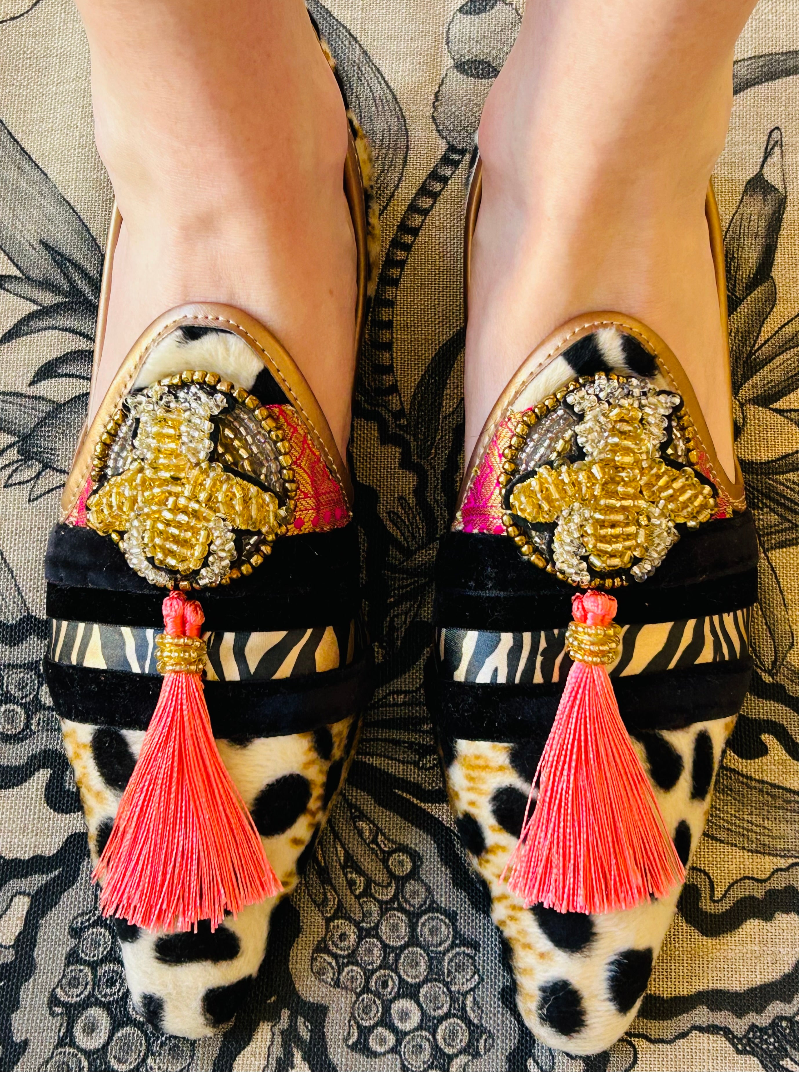 Snow Leo bee & coral tassel