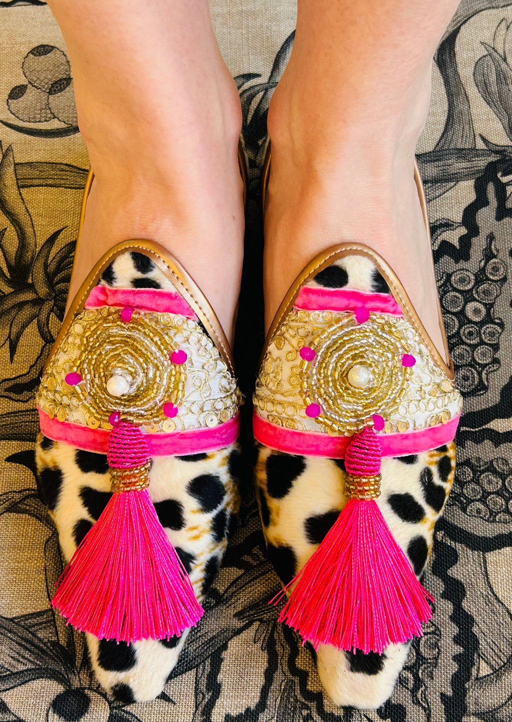 Snow Leo pink tassel