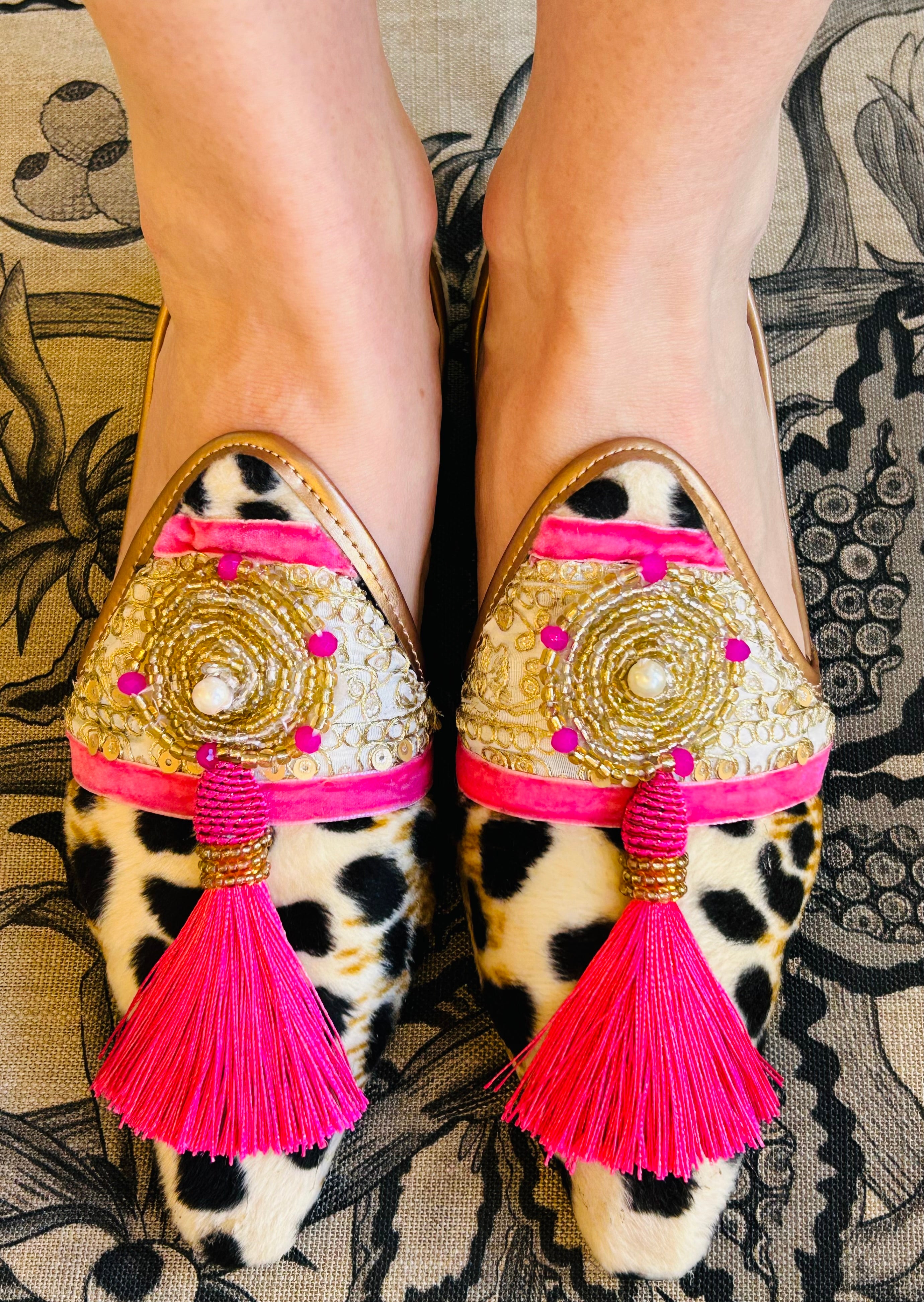 Snow Leo pink tassel