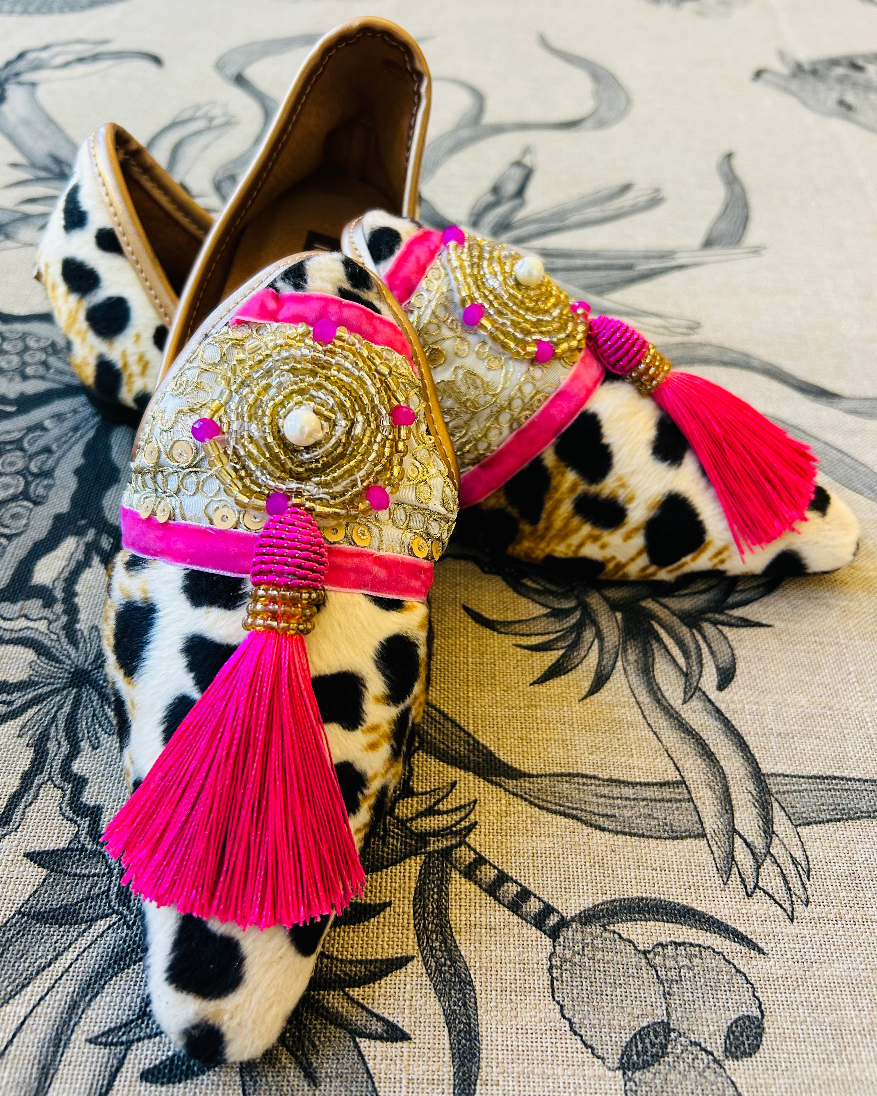 Snow Leo pink tassel