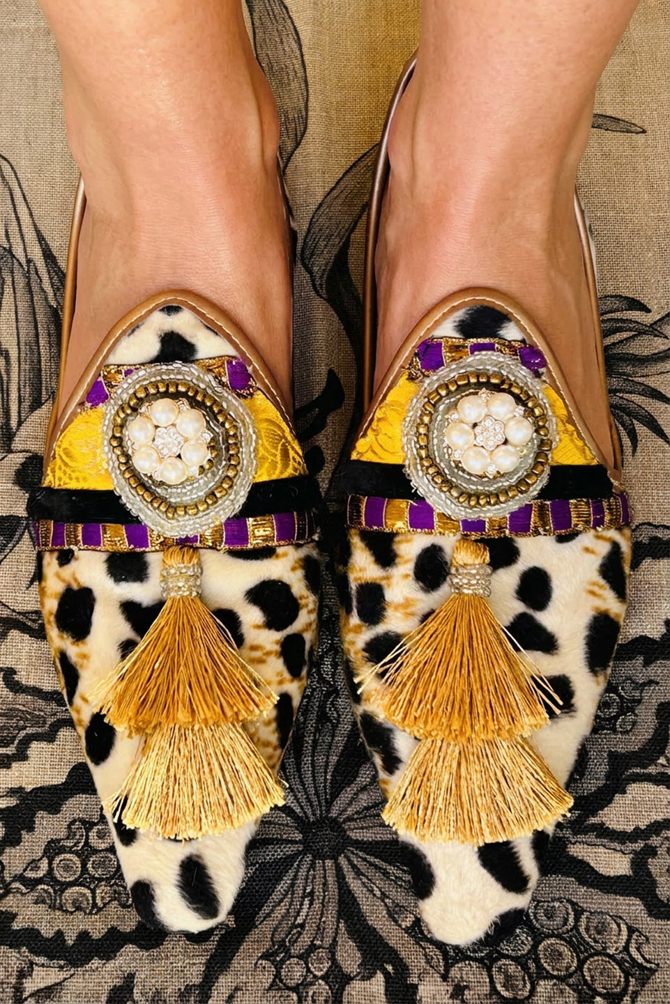 Snow leo gold tassel