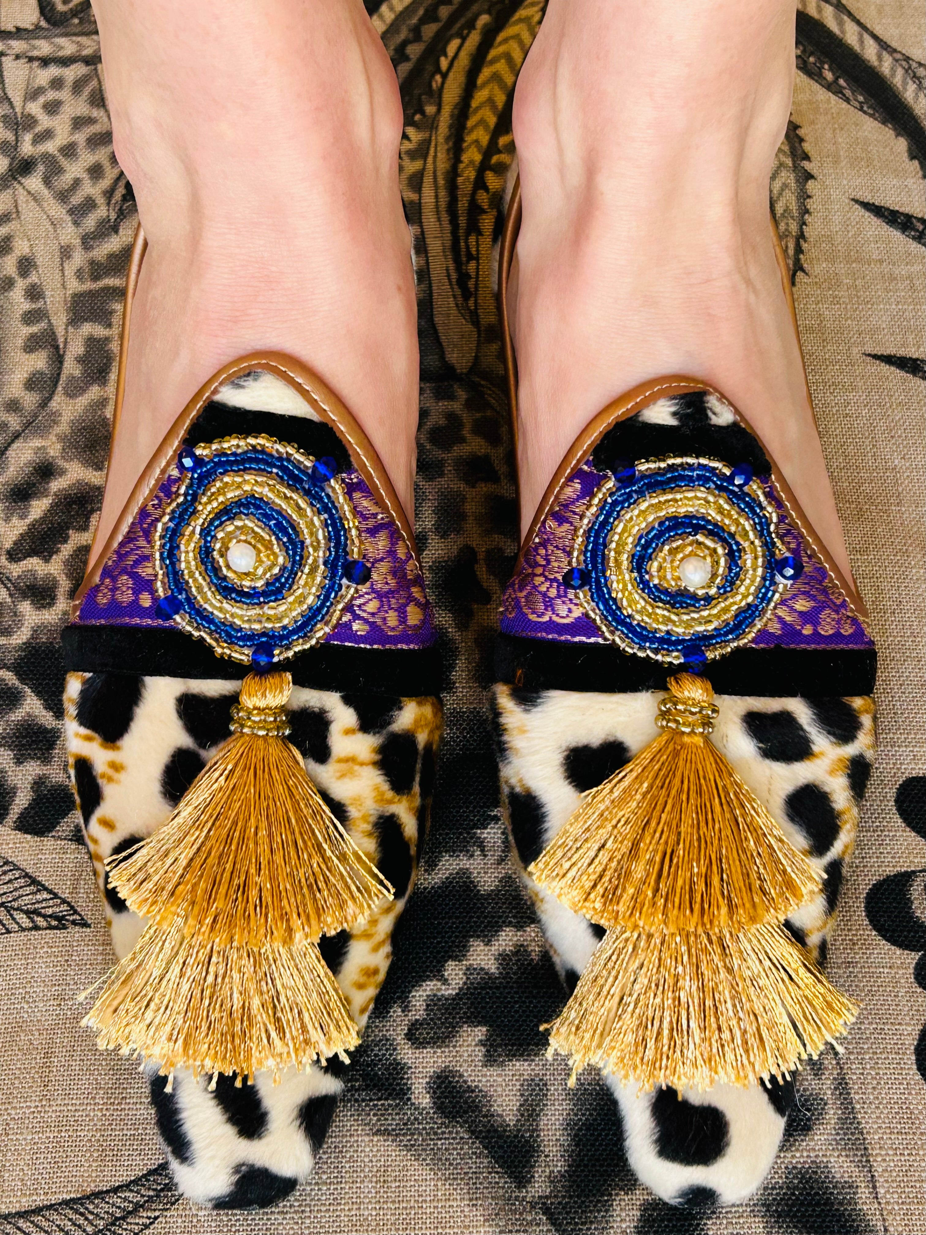 Snow leo gold tassel