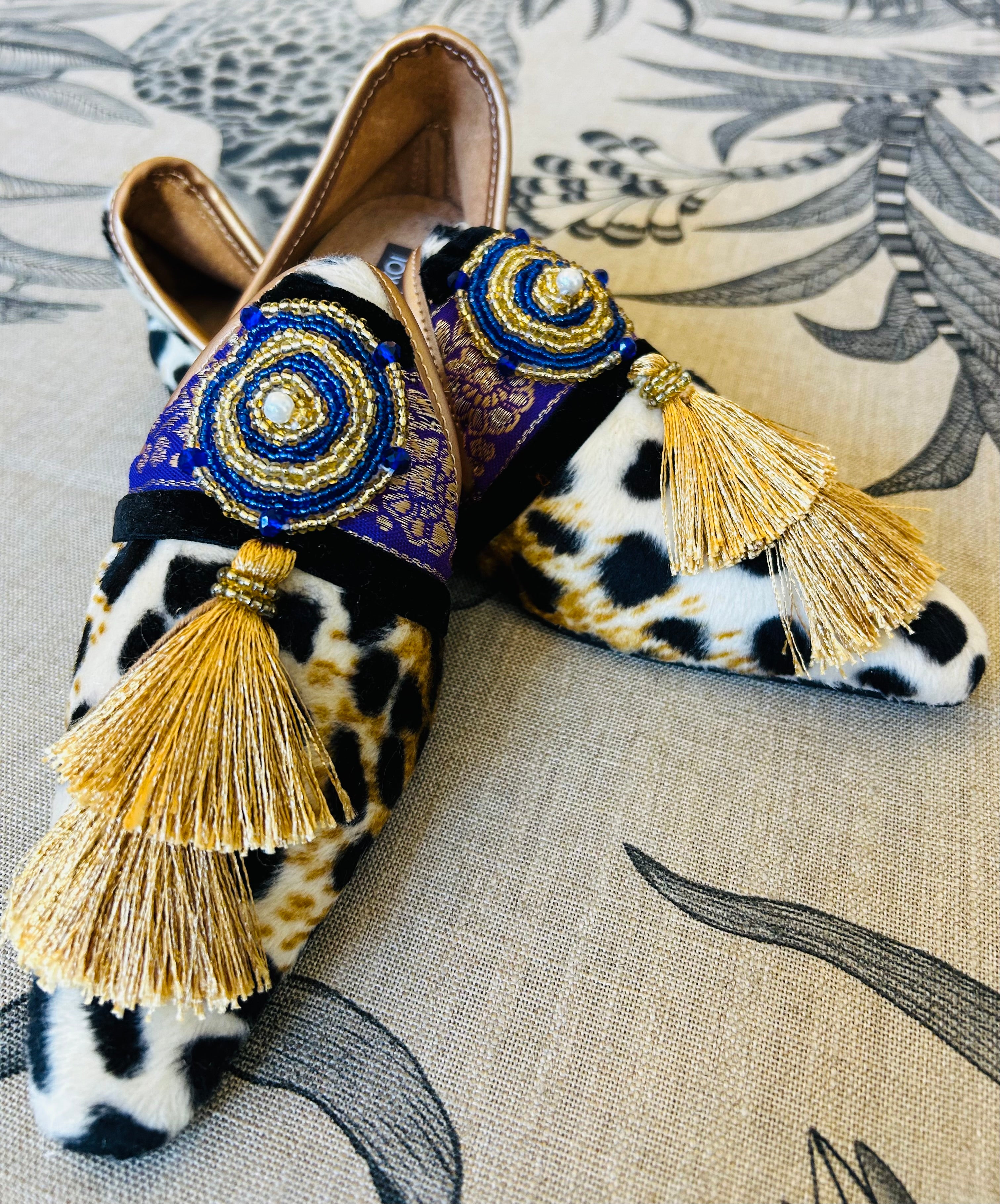 Snow leo gold tassel