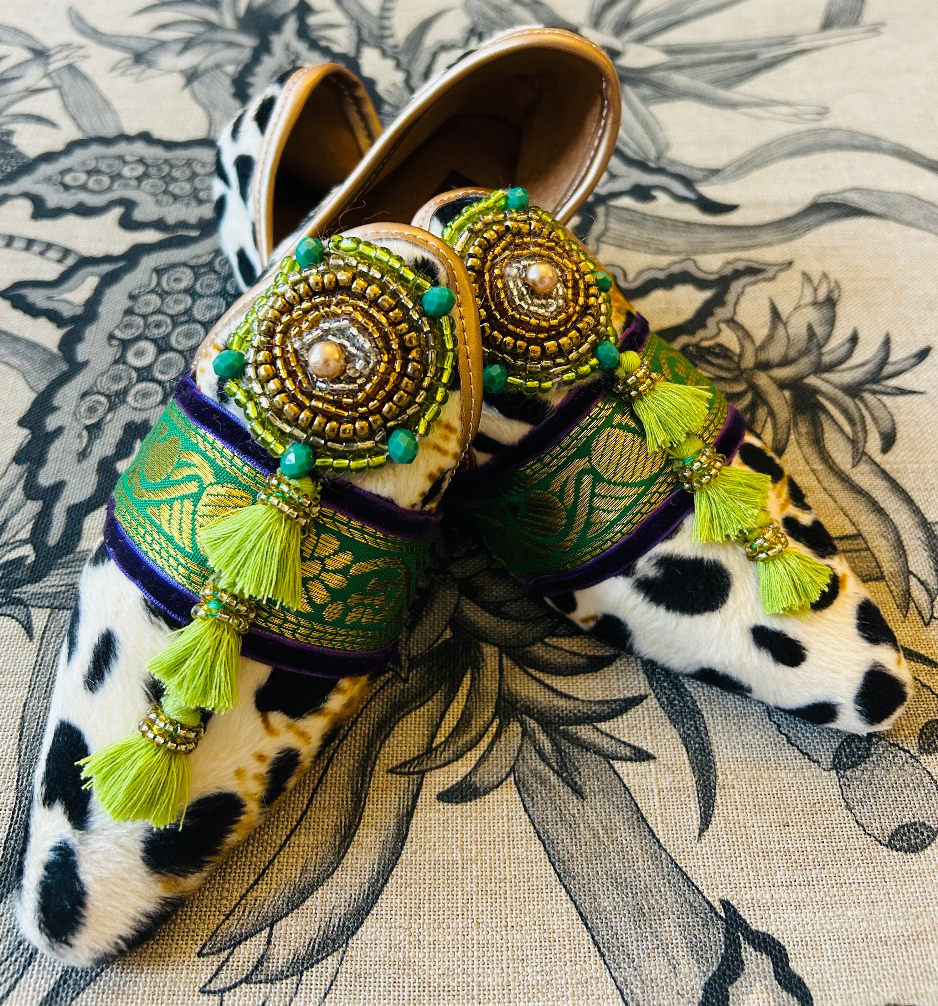 Snow leo lime tassel