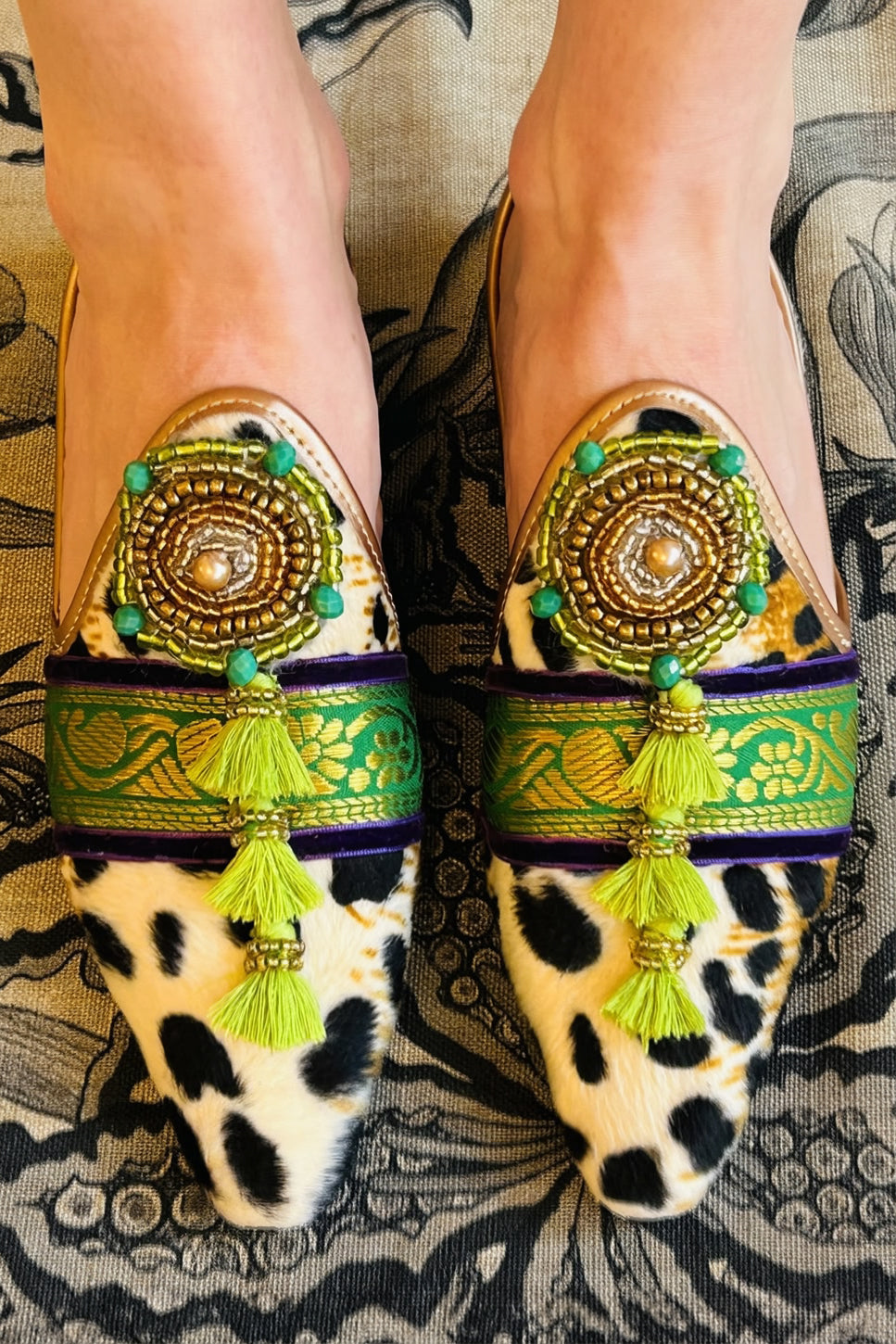 Snow leo lime tassel